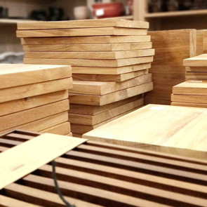 Premium Schneidbretter aus Teakholz – Design trifft Funktionalität