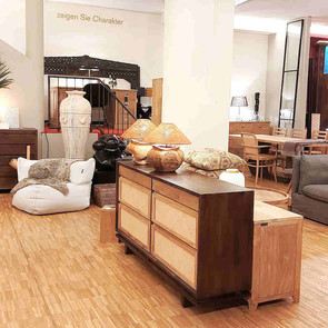 Ambiente Bild Schubladenkommode mit Wiender Geflecht