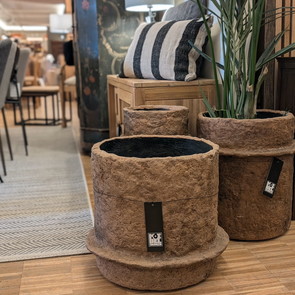 Exklusive Uebertoepfe aus Fiberglas fuer Pflanzen, winterhart, wetterfest, in verschiedenen Groessen und Formen