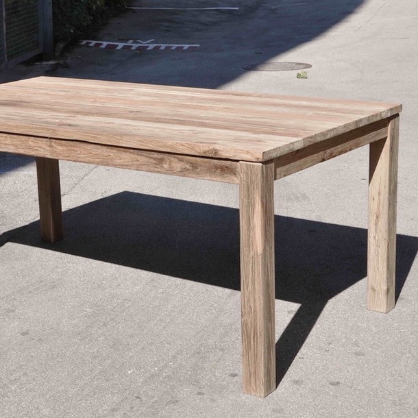 Massivholz Tisch Frankfurtaus dem Edelholz Teak  in der Ausfuehrung Rustic gebuerstet, robuster klassisch moderner Esstisch aus massivem Plantagen Teak, vom Schreiner in der MOEBEL KOLONIE Manufaktur traditionell gefertigt, individuelles Wunsch Mass ohne Aufpreis moeglich