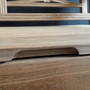 Detail Foto Griffmulde im Truhendeckel, Sitzbank Annika im Raffles Style, MOEBEL KOLONIE Muenchen, Manufaktur und Design Birnauer Straße 12 Muenchen Schwabing