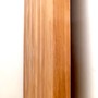 Grosse Detail Seitenansicht Tischplatte vier Zentimeter stark aus Teak massiv Holz, robust, schoen, edel, fuer Schreibtisch im Home Office, Esszimmer Tisch mit Charakter, Showroom Muenchen, MOEBEL KOLONIE Ausstellung Birnauer Strasse 12 Muenchen Schwabing