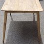 Sicht von oben auf den Teak Massivholz Tisch Scandi, schoener, puristischer Edelholz Esstisch aus Teak, Mass Moebel vom Schreiner in Handarbeit gefertigt, MOEBEL KOLONIE, Muenchen Moebel